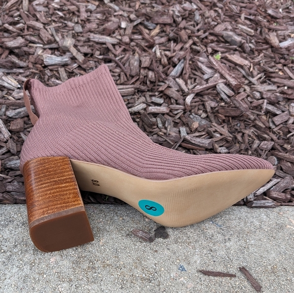 Steven New York Knit Ankle Boots NWOT (blush-pink) - Picture 5 of 6